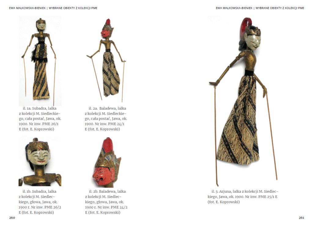 Pięć tradycyjnych indonezyjskich lalek wayang golek jest wyświetlanych na białych stronach. Każda lalka ma rzeźbioną drewnianą twarz, malowane rysy i wysokie nakrycia głowy. Ich ciała ubrane są we wzorzyste batikowe tkaniny. Niektóre mają długie drewniane pręty przymocowane do rąk.